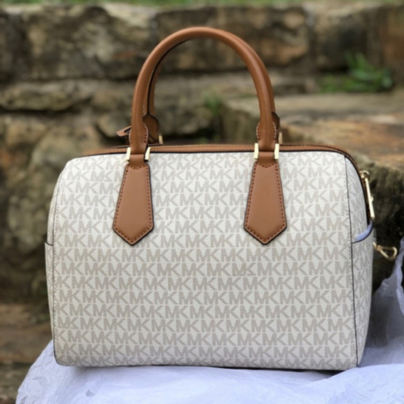 Michael Kors Hayes Vanilla Acorn Large Duffle Bag - Picture 2 of 6